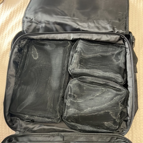 New Makeup Forever makeup travel case - Picture 3 of 6